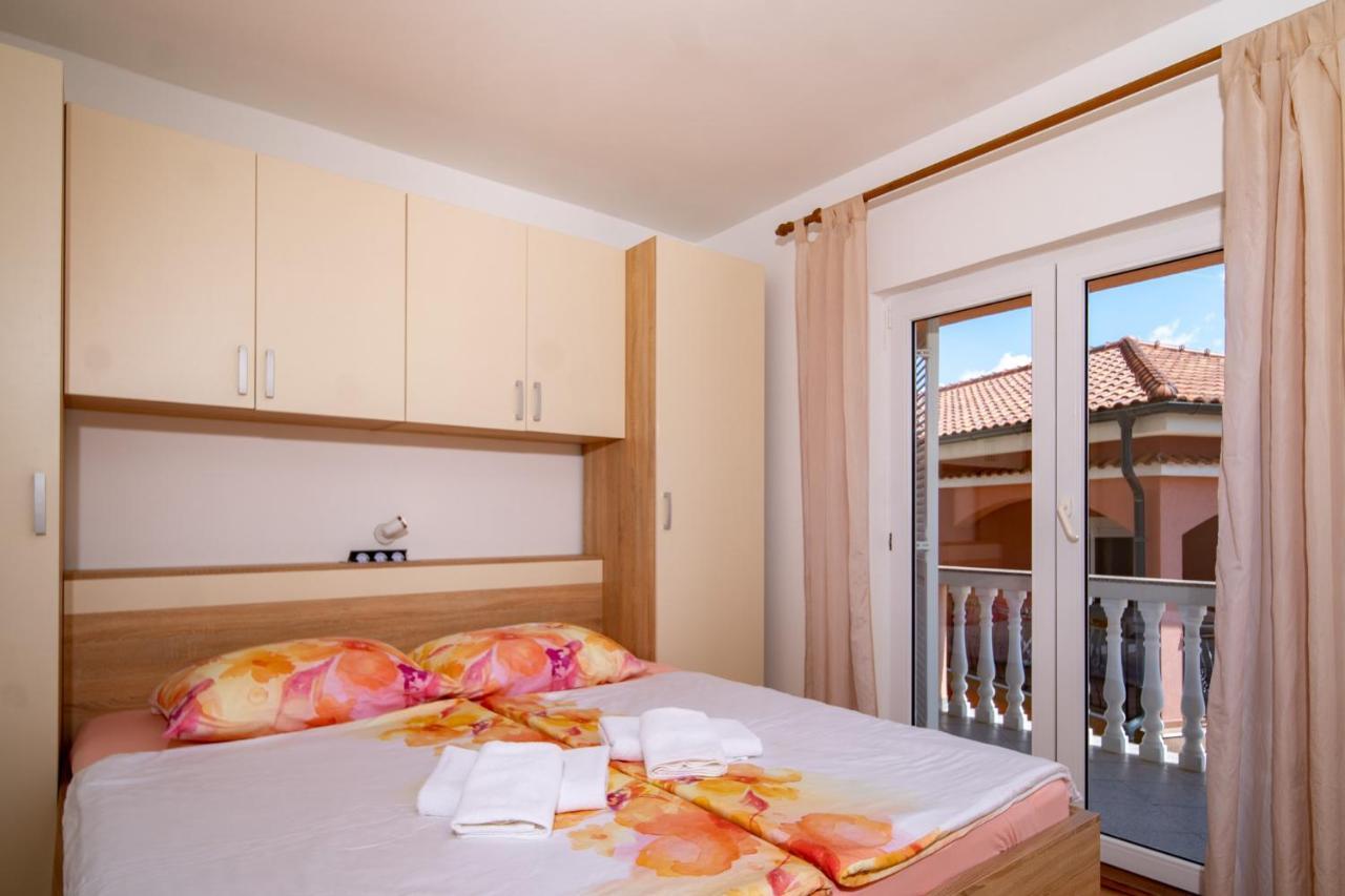 Kastell Apartments Lopar Ngoại thất bức ảnh