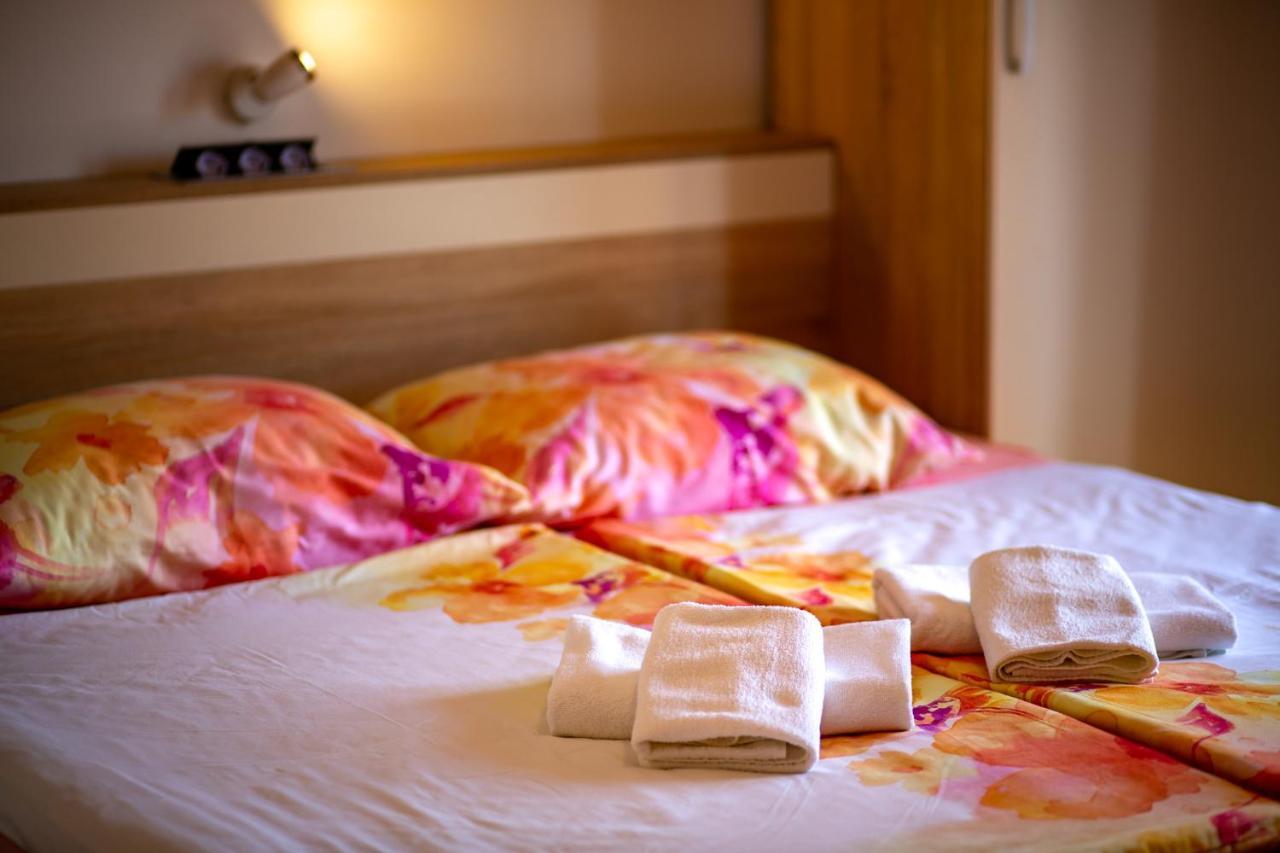 Kastell Apartments Lopar Ngoại thất bức ảnh