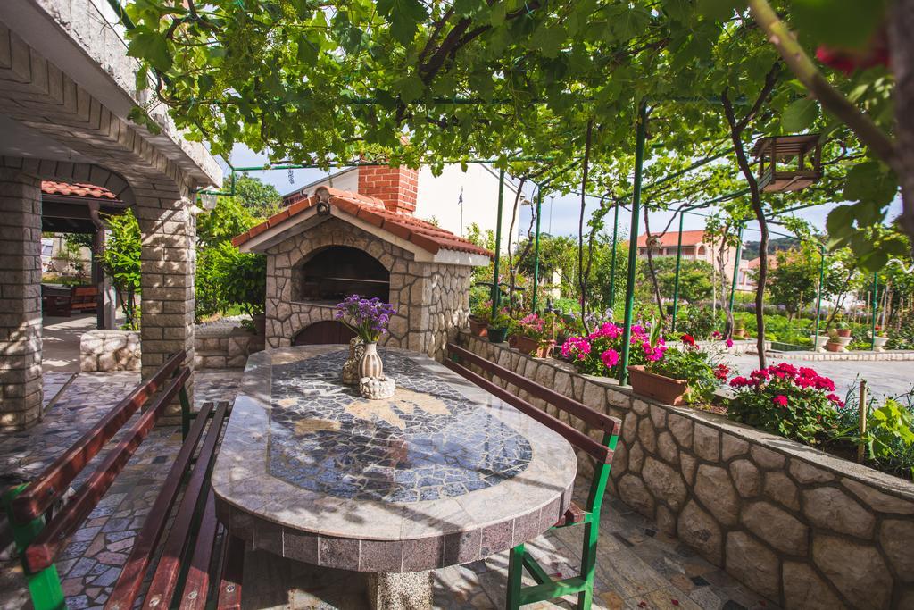 Kastell Apartments Lopar Ngoại thất bức ảnh